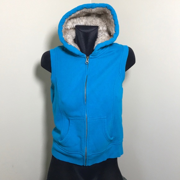 Sweater vest with faux fur lined hood. - Picture 3 of 7